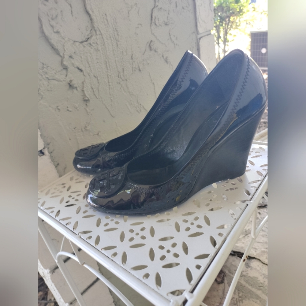 Tori Burch Black Shiny Wedges Size 8
